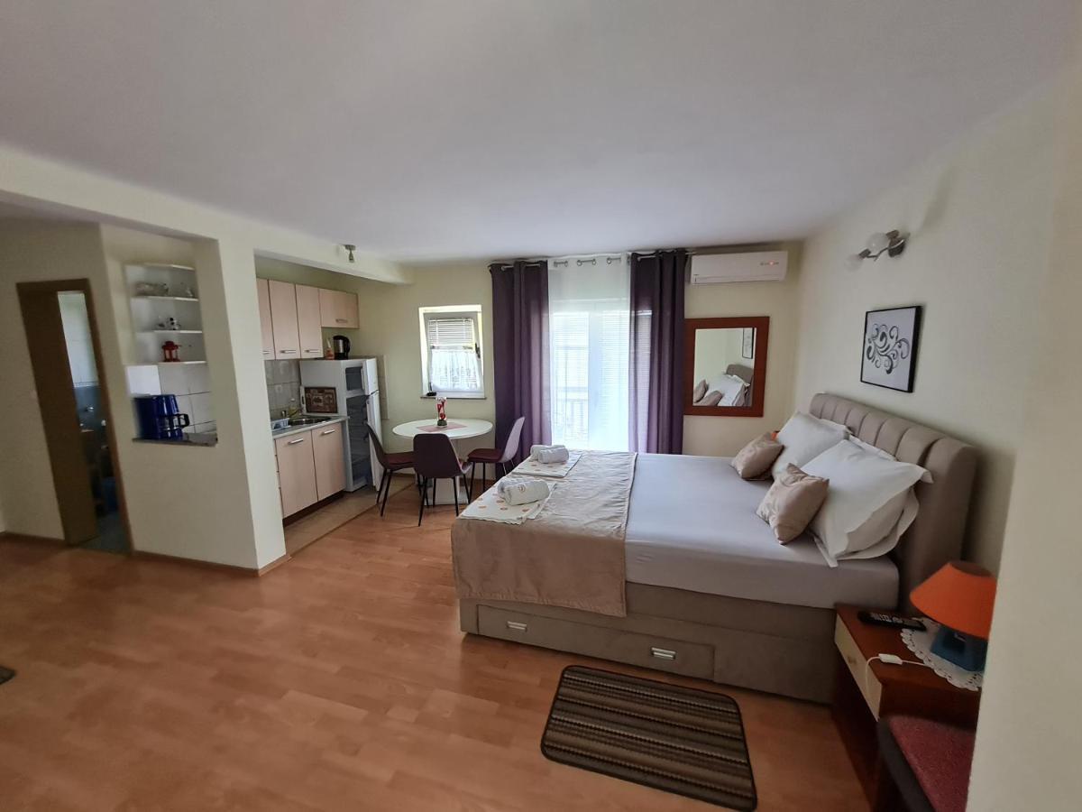 Apartments Bosnjak シベニク エクステリア 写真