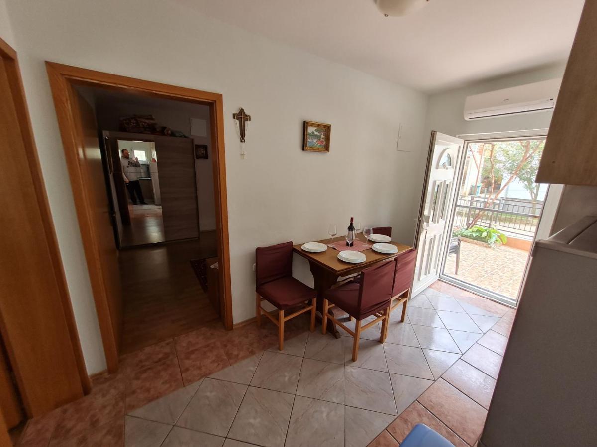 Apartments Bosnjak シベニク エクステリア 写真