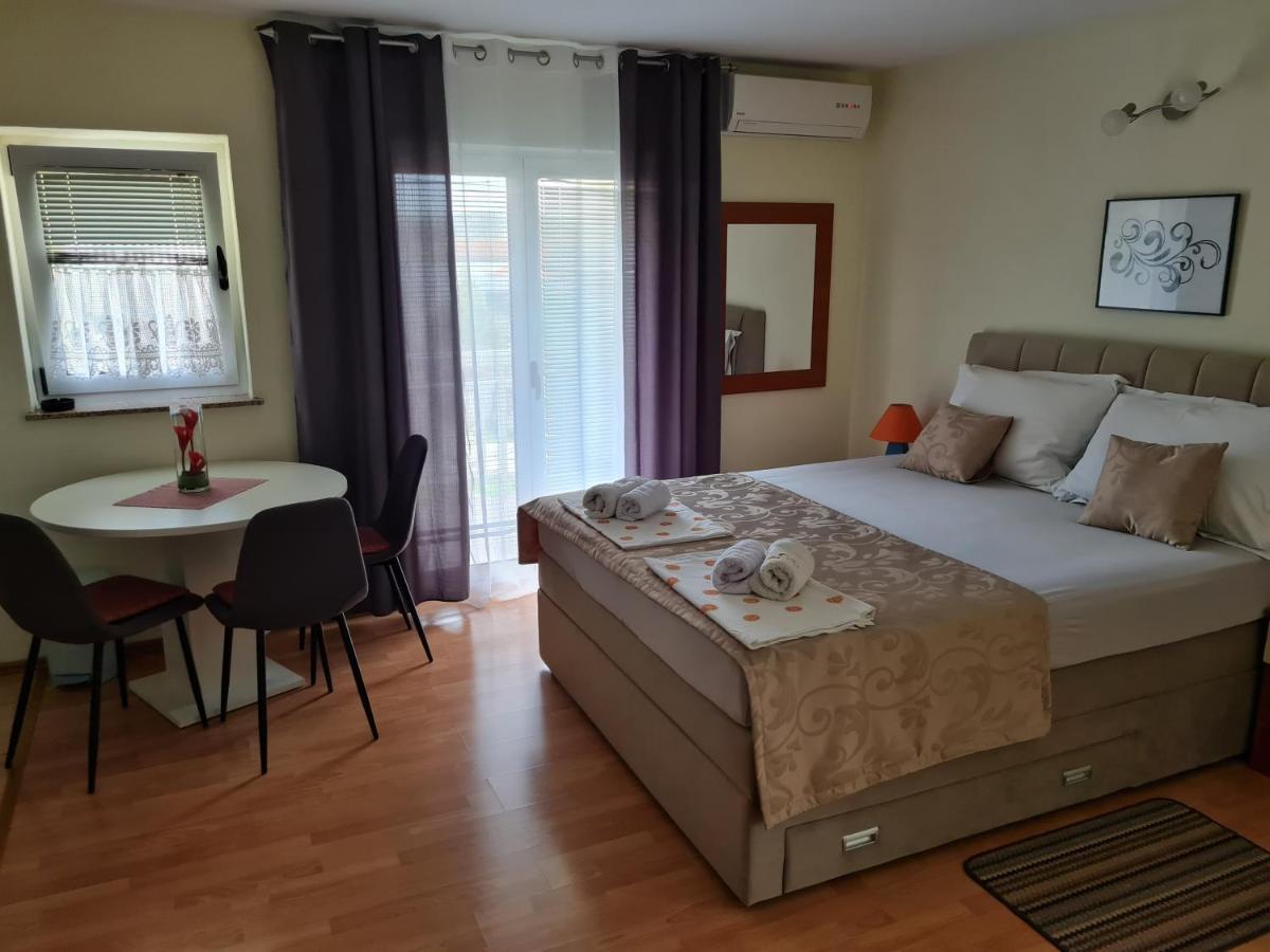 Apartments Bosnjak シベニク エクステリア 写真