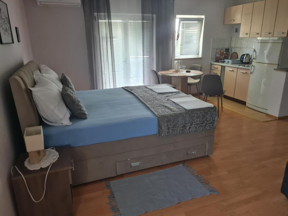 Apartments Bosnjak シベニク エクステリア 写真