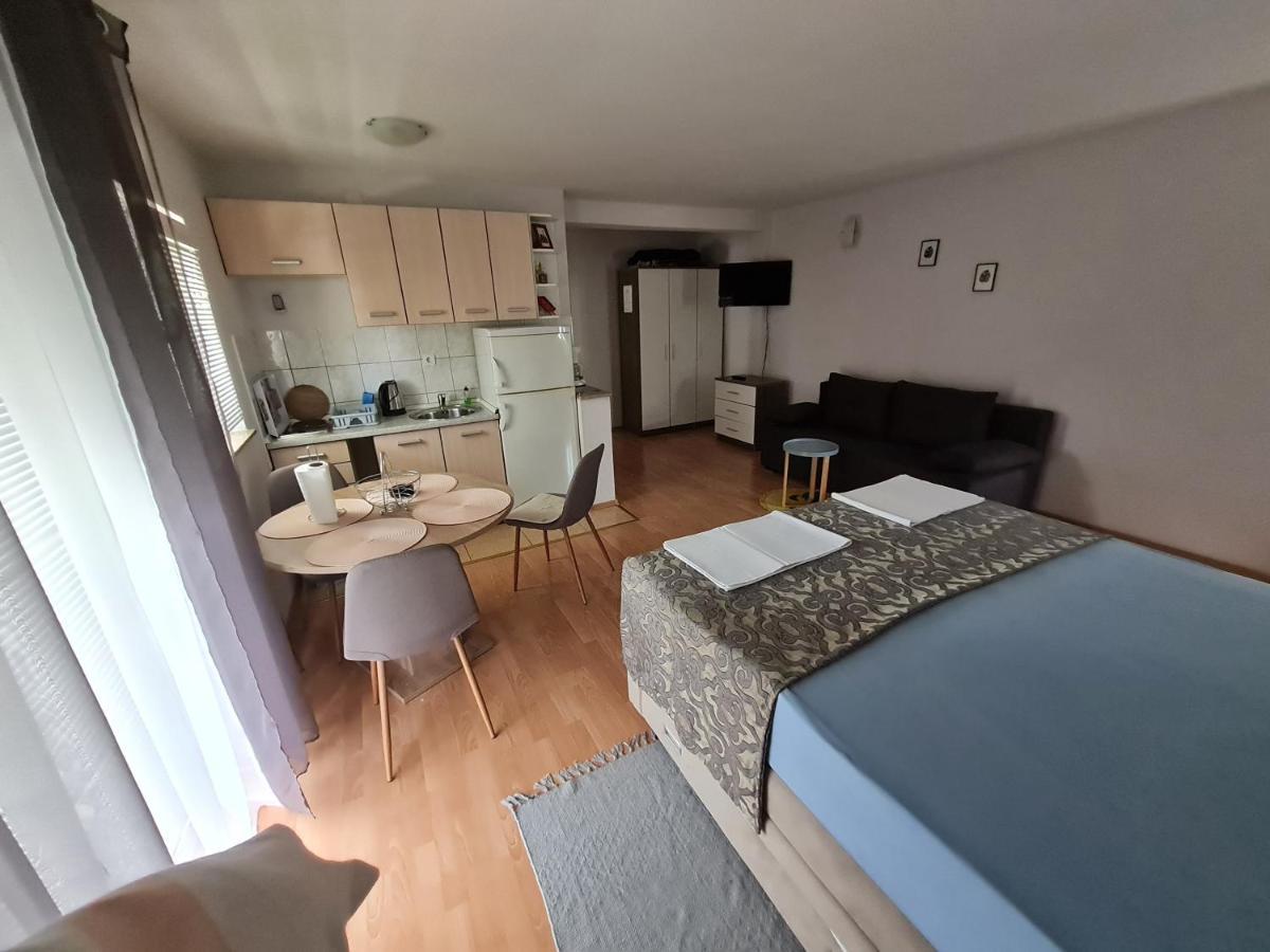 Apartments Bosnjak シベニク エクステリア 写真